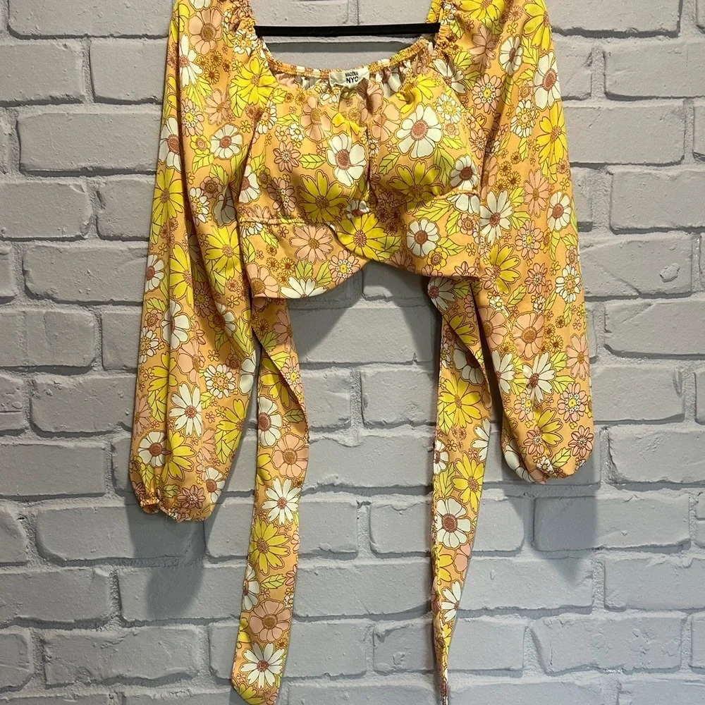 NWOT Floral Print Women's Blouse in Pellow size M - Picture 5 of 10